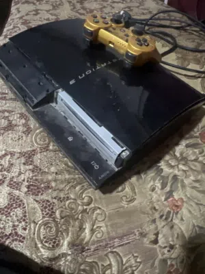 سوني ثري ما يشكي من شيء مع يد