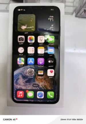 آيفون XS MAXذهبي بعده وكالة غير مفتوح او مبدل بيه قطعة بطارية 77 وذاكرة 256 جهاز انكسرت شاشة بعد نشر