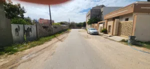 520 متر للبيع عين زارة جنب مدرسة الي عمران