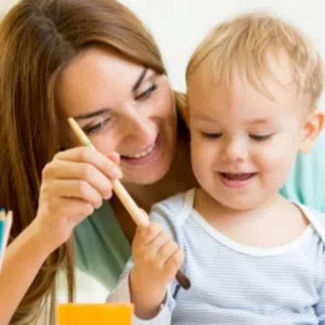 يوجد لدينا ممرضات ومرفقات كبار السن وجليسات اطفال وعاملات تنظيف منازل عربيات وخادمات أجنبيات مع مبيت
