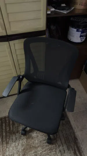 كرسي مكتب شبه جديد