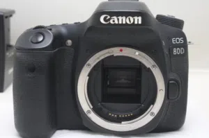 كانون 80D شبه جديدة ممتازة لتصوير الفوتو والفيديو  الملحقات  عدسة 50mm  حقيبة   Canon 80D, like new