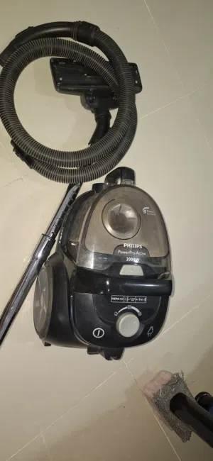 philips vacuum cleaner.