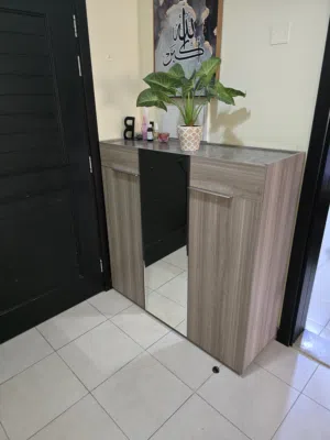 sho cabinet and rack just like new