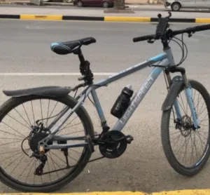 بايسكل جبلي (سمائي ،حجم 26 ،مستعمل ،ماركة speed flash، موديل 2023 ) يوصل سرعه 15km اذا انت متمرس ويت