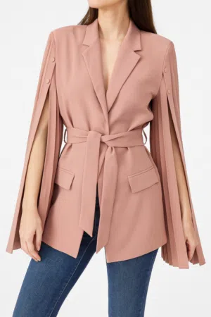 قطعة Outerwear فاخرة من فئة الـCape Blazer.
