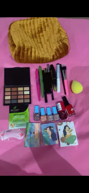 شنطه مكياج حذاء