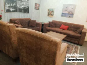طقم كنب خشب سويد سبع مقاعد.. بحاله جدا ممتازه للبيع المستعجل بسعر مغري 100 دينار