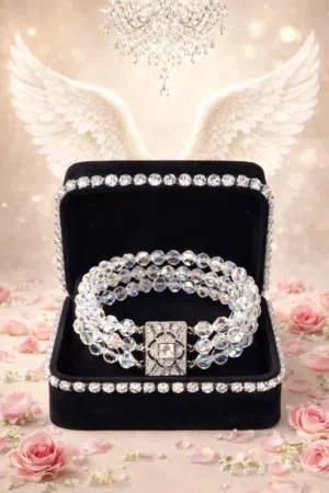 سواره كريستال ماركة وع واقع اجمل بكثير ع كل ضوء تعكس لون وجماليه مو طبيعيه مناسبه لأرقى المناسبات