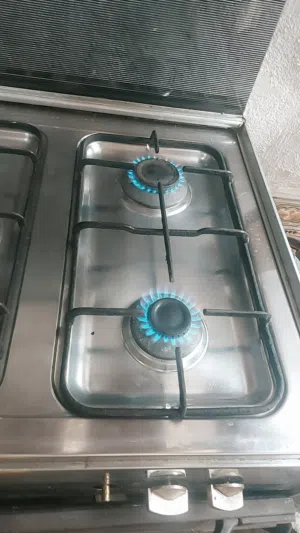 طباخ غاز للبيع بحالة جيدة (يشتغل جزئياً)