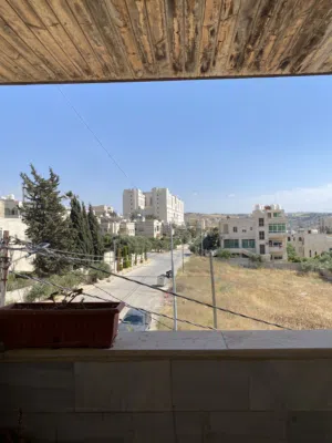 شقة طابق ثالث قرب مستشفى بسمة الجديد