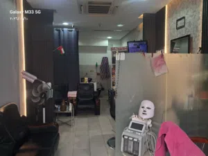 محل حلاقة للبيـــــــــــــع