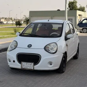 للبيع جيلي باندا lc مديل 2013 لون ابيض سياره نظيفه ماشيه 35 الف