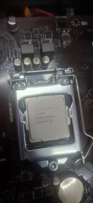 250 SR. i3 8100 + msi motherboard perfect condition same as new