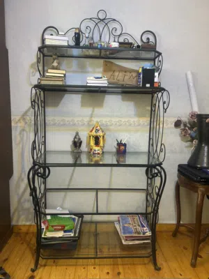 مكتبه حديد في حاله ممتازه