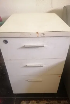 للبيع خزانه ملفات بحاله ممتازه