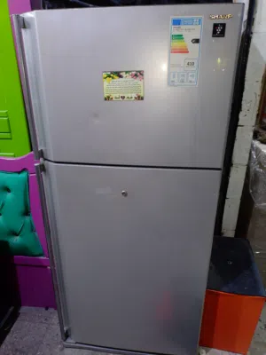 ثلاجة شارب شبه جديد