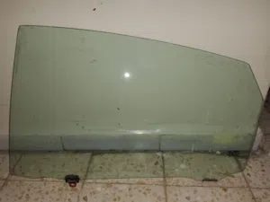 زجاج  خلفي يسار لبريوس الجيل الثالث 2010-2015