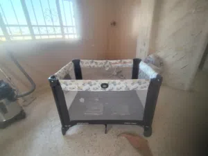 سرير اطفال ماركة Graco للبيع