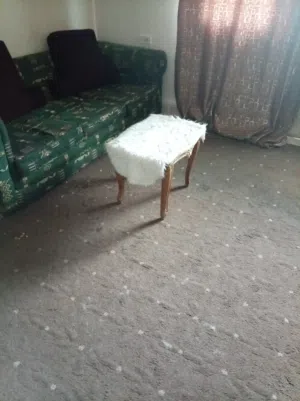 اثاث مستعمل طاولة سفرة وكراسي للبيع
