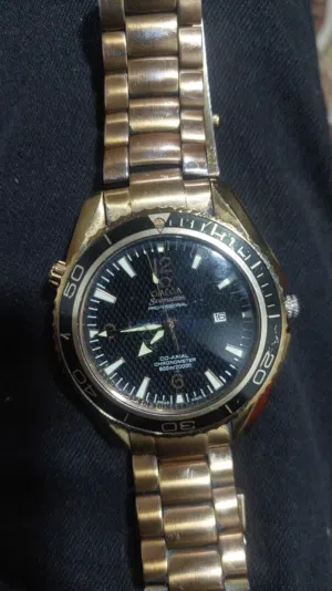 ساعة يد رجالي صناعة سويسرية أصلية   Omega Seamaster Professional 007  السعر قابل للتفاوض للجادين فقط
