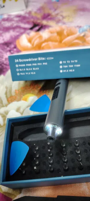 مفك إلكتروني به 28 قطعه مع اضاءه LED شحن USB... TC