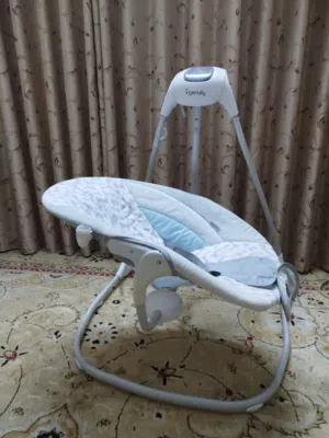 للبيع هزاز كرسي اطفال بحالة ممتازه