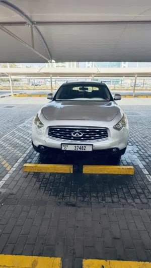 Used Infiniti FX35 in Ajman