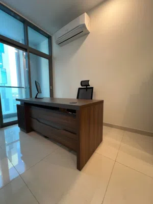 بيع عاجل  أثاث مكتب كامل بحالة ممتازة –