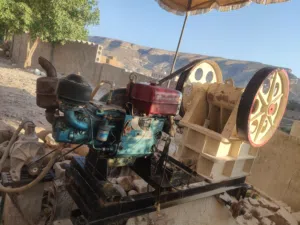 كسارة سحق جمع انواع الحجارة مستخدم نظيف