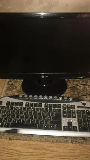 شاشة كمبيوتر نوع (ال جي ) L G قياس 19.5 انش - مستعمل بحالة الوكالة