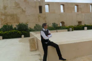 تقني كهرباء الشبكات وتوصيل الزبائن وتقني في توزيع الغاز الطبيعي داخل المدينة