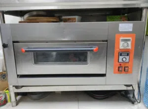 فرن غازي بيتزا ومعجنات نظيف جدا مستعمل قليل
