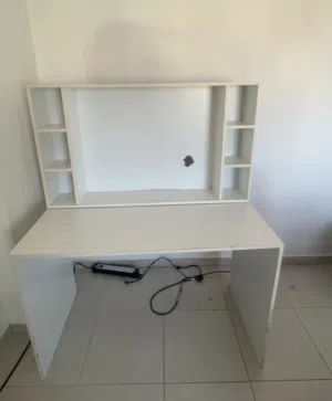كرسي و طاولة مكتب