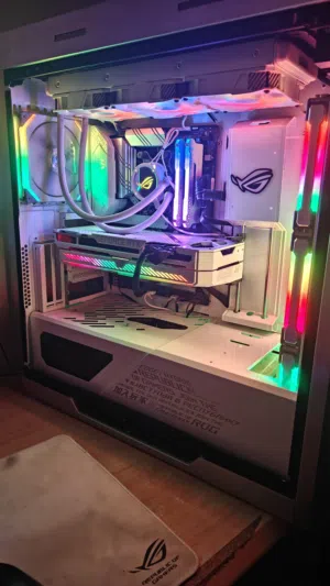 Asus ROG Helios white