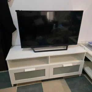 طاولة تلفزيون