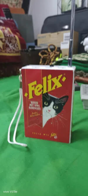 مقتنى نادر لعشاق الأنتيك ومحبي القطط  (راديو Felix الكلاسيكي)