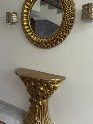 طاوله مع مرايه
