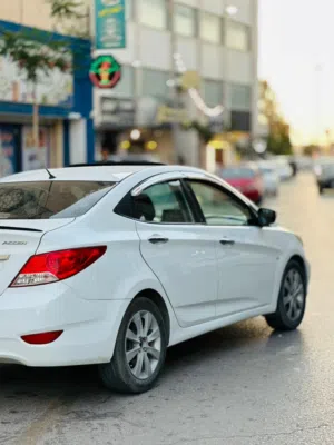 هونداي اكسنت 2012 ماشية 189,000 مشطبة