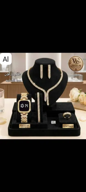 طقم الزركون الصافي مع الساعة الفاخرة