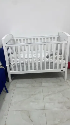 للبيع سرير اطفال