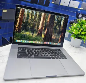 MacBook Pro A1990 2018 Touch Bar Core i7 Processor 16gb Ram 256gb ssd 4gb Graphics Card
