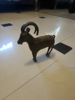 مجسم انتيكا على شكل ماعز
