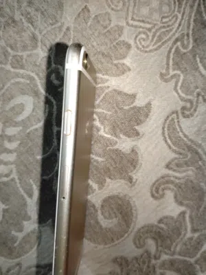 ايفون 5S ذهبي من أبل بحالة جيدة مع سعة 64 جيجابايت