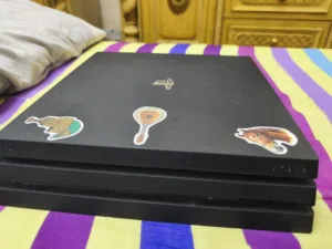 للبيع بلاستيشن 4 برو 1 تيرا بحاله جيده قابل للتفاوض بل معقول