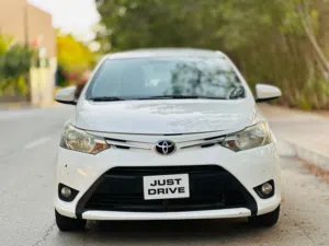 Toyota Yaris 1.5 2015 model stylish alloy wheels rear camera with Android screen well maintained