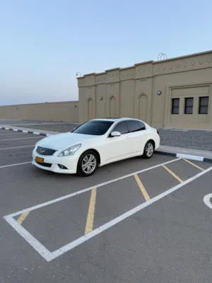 سيارة إنفينيتي G37 موديل 2013 لون أبيض مستعملة بحالة ممتازة مع مواصفات يابانية