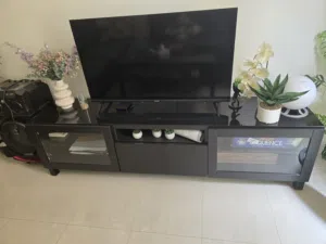 طاولة تلفاز بطول 170 من آيكيا