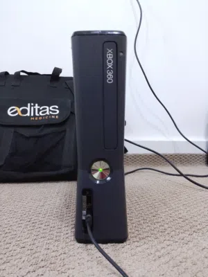 Xbox box 360.        بحاله ممتازه جدا.            مع 35لعبه