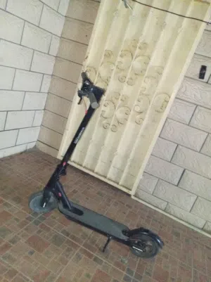 سكوتر كهربائي تابع الوصف